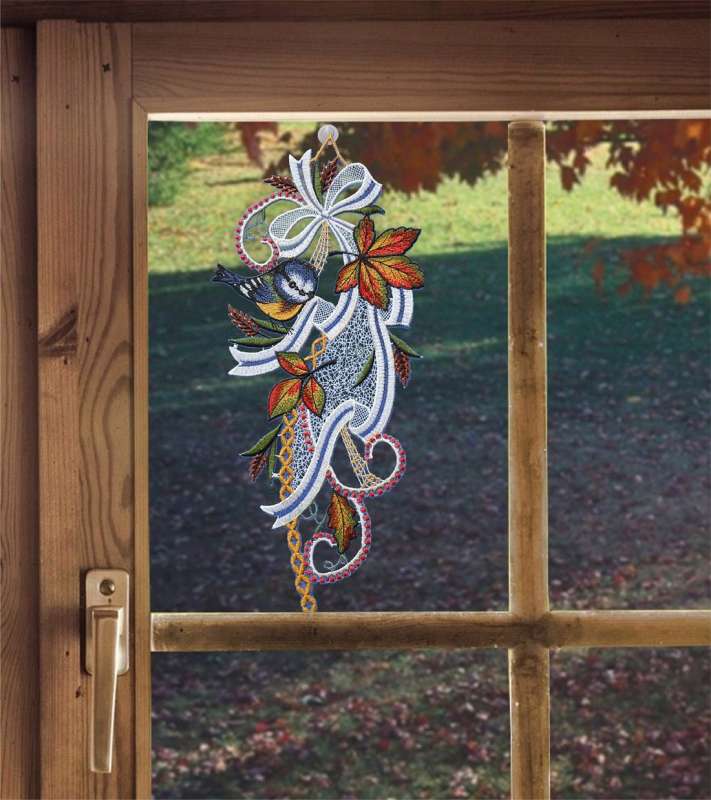 Fensterbild Herbstbeginn Girlande aus Plauener Spitze